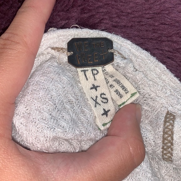 Free People We the Free sweater in ivory! Size xs but could fit xs-m - Picture 4 of 4